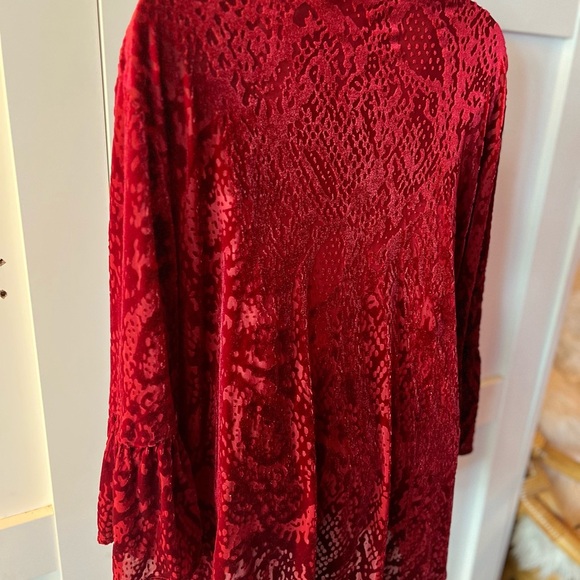 Ruby Rd. Red velvet Blouse flared sleeves - Picture 9 of 9